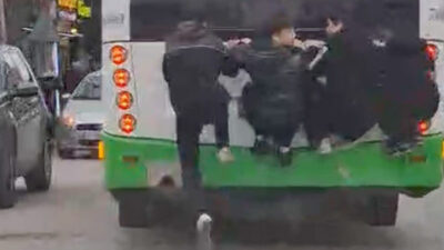 Bursa’da lise öğrencilerinin tehlikeli yolculuğu: Görenler şaştı kaldı…