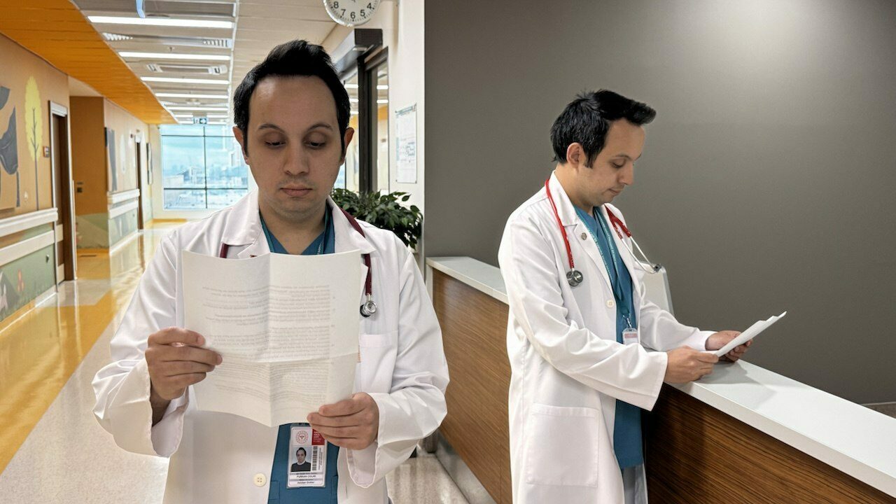 Görenler şaşkına dönüyor! İkiz doktorlar…