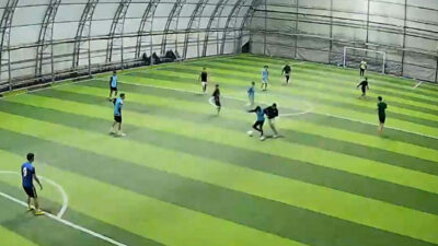 Halı saha maçında tekmeli yumruklu kavga