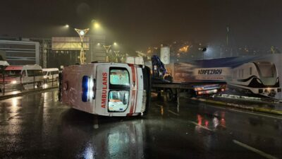 Hasta taşıyan ambulans ile minibüs çarpıştı: Çok sayıda yaralı var