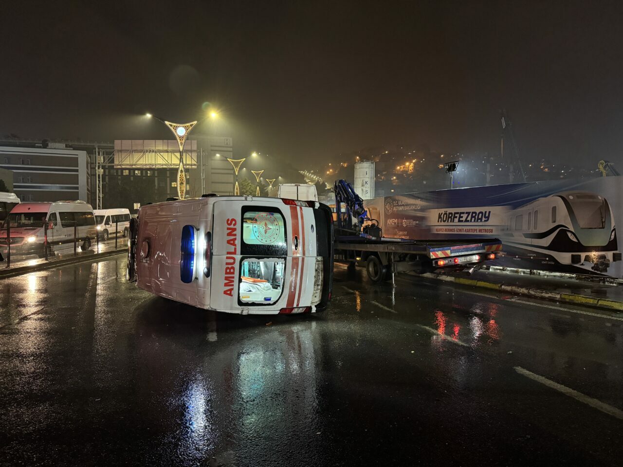 Hasta taşıyan ambulans ile minibüs çarpıştı: Çok sayıda yaralı var