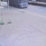 Bursa’da otomobil refüje çarpıp takla attı! O anlar kamerada