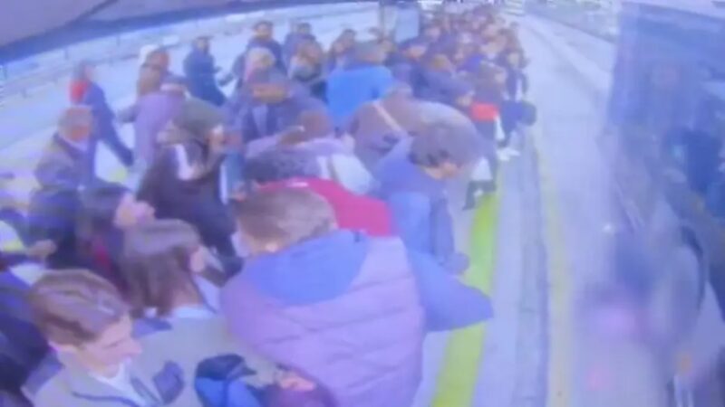 Durakta dehşet! Yaşam mücadelesi veriyor