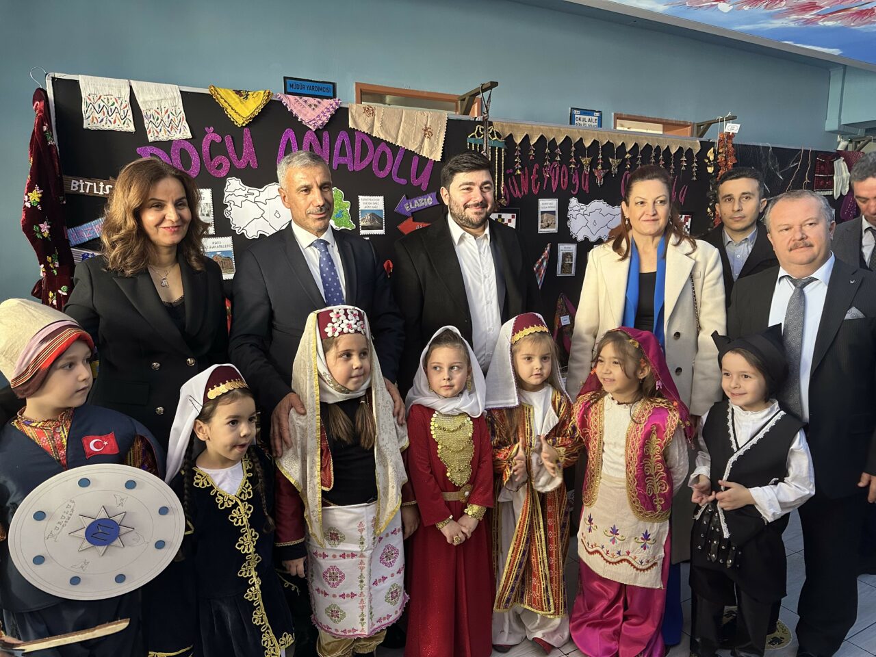 Bursa’da yerli malı haftasında Akıncıtürk’ten renkli kutlama Bursa’da yerli malı haftasında Akıncıtürk’ten renkli kutlama