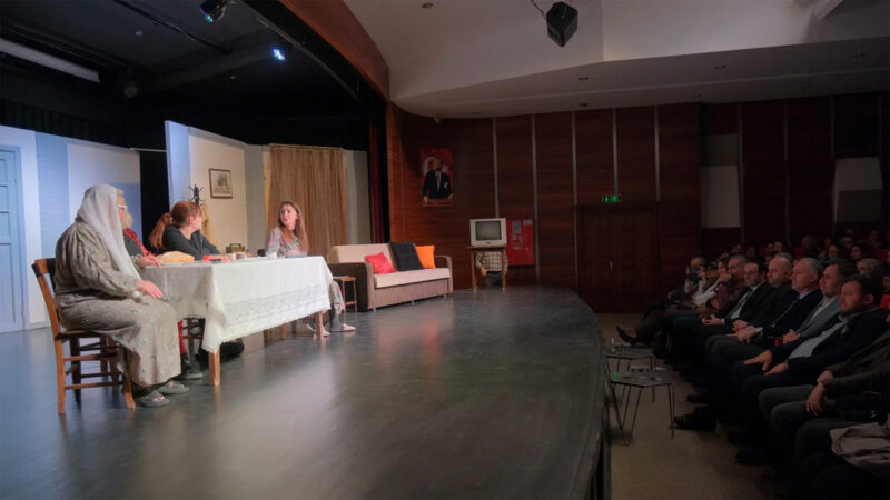 ‘Kadın Sığınağı’ ilk gösterimiyle izleyiciden tam not aldı