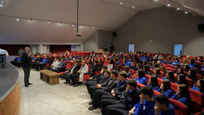 İnegöl Belediye Başkanı Taban, gençlere kulak veriyor