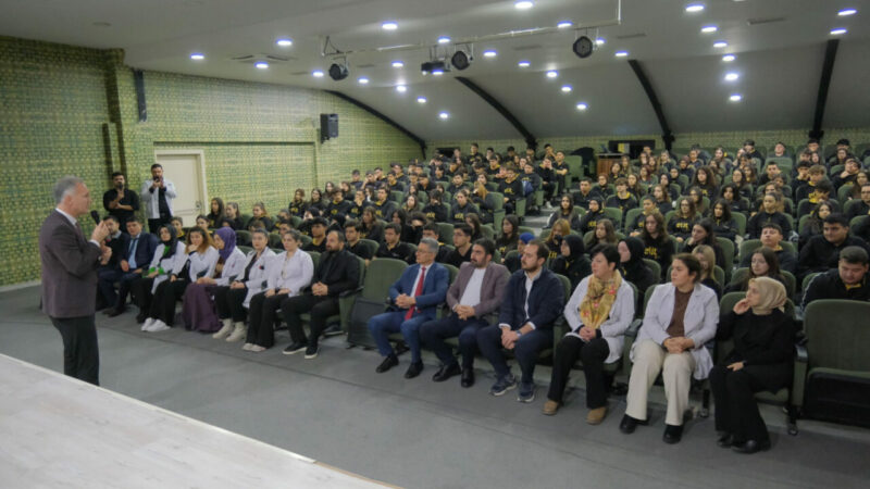 İnegöl Belediye Başkanı. Taban, gençlerle buluştu Genç Bakış Buluşmaları kapsamında Elit Grup Okulları Fen ve Anadolu