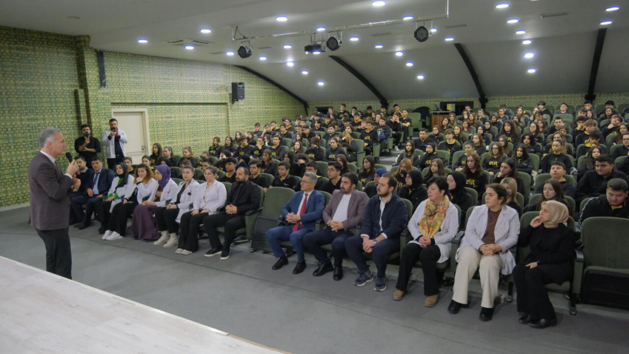 İnegöl Belediye Başkanı. Taban, gençlerle buluştu