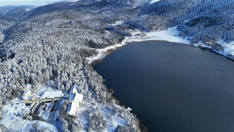 Karla kaplı Abant’ta eşsiz manzara