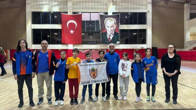 Küçük tırmanışçılar İnegöl’e dereceyle döndü İnegöl Belediye Spor Kulübü spor tırmanış sporcuları, Isparta’da düzenlenen Minik-Küçük-Yıldız