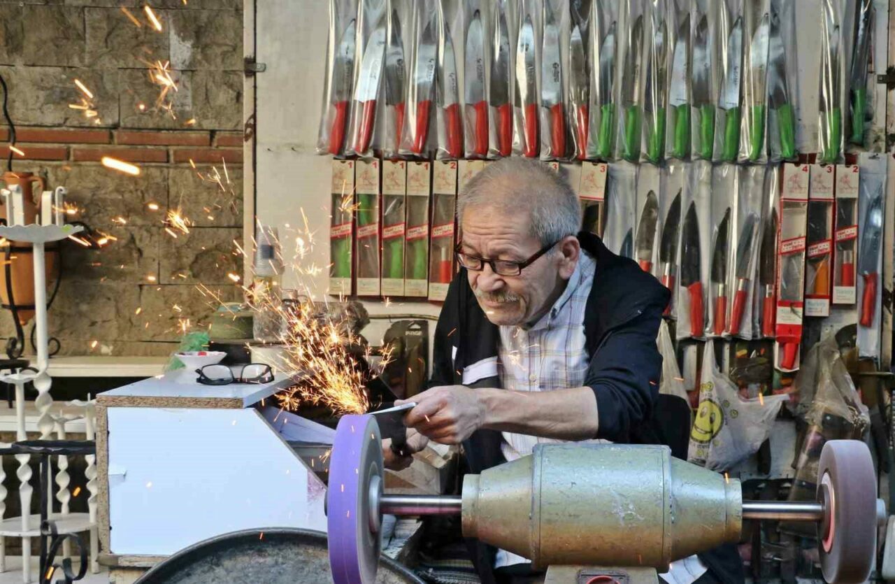 Mesleği dedesinden miras kaldı! 50-60 bin liraya çırak bulamıyor