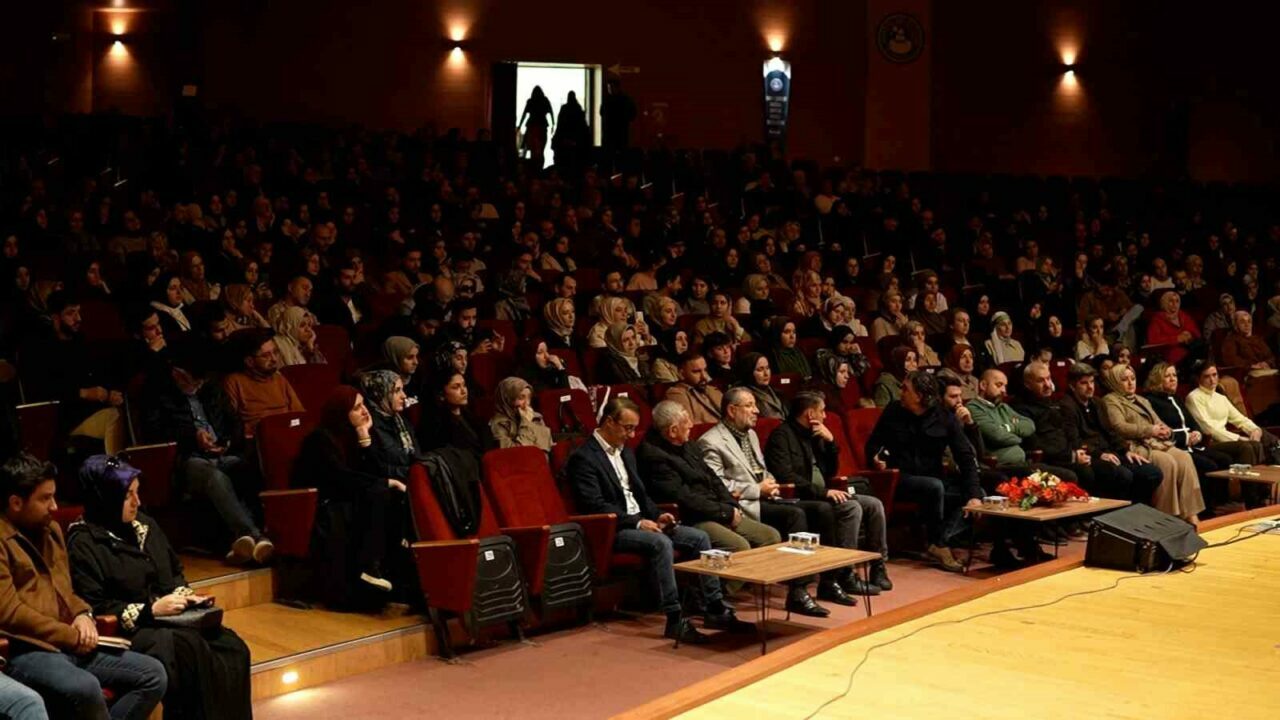 Mevlânâ’nın 752. vuslat yıldönümünde gönüller Bursa’da buluştu Mevlânâ’nın 752. vuslat yıldönümünde gönüller Bursa’da buluştu