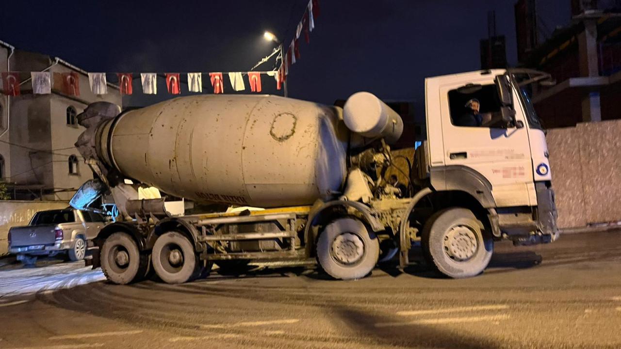 Beton mikserinin içine düşen sürücü öldü Beton mikserinin içine düşen sürücü öldü