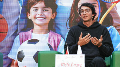 Milli okçu Mete Gazoz, sporcu velileriyle buluştu