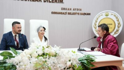 Başkan Erkan Aydın yılın son nikahını kıydı