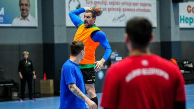 Nilüfer Belediyespor zirveye yürüyor