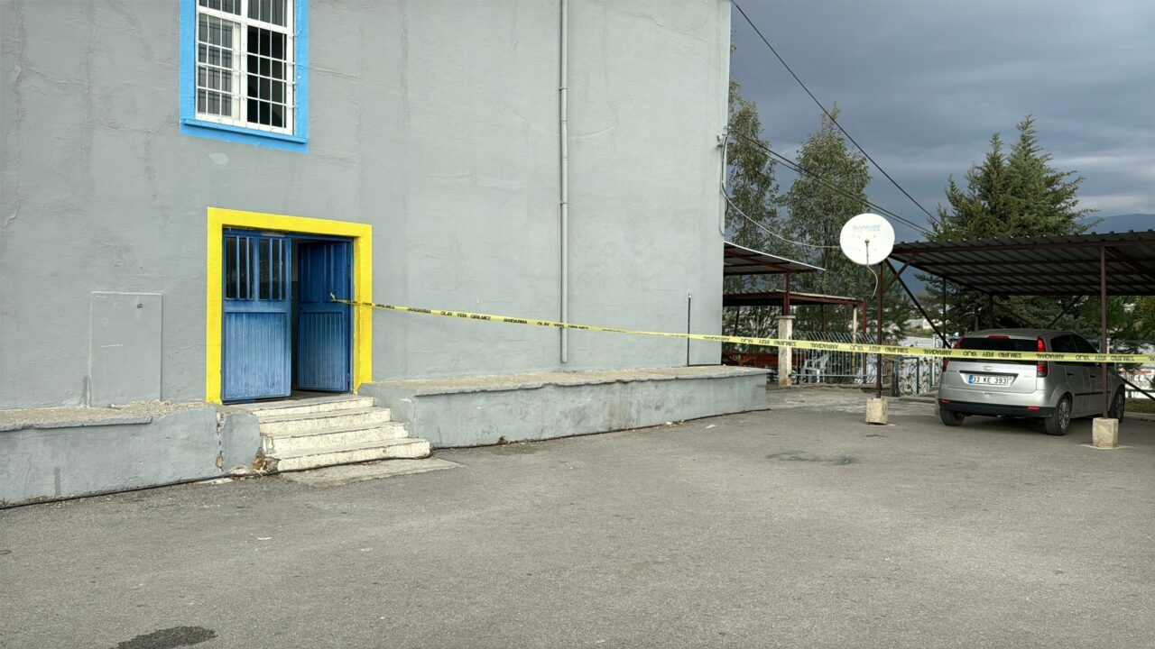 Okulda dehşet! Ortaokul öğrencisi müdürü vurdu