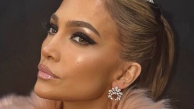 Ünlü yıldız minik kostümüyle gençlere taş çıkarttı!