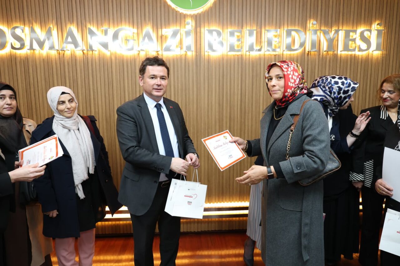 Bursa’daki bu kurstan mezun olanların hayalleri var; Kimi, kitap yazmak, kimi tır şoförü olmak istiyor Bursa’daki bu kurstan mezun olanların hayalleri var; Kimi, kitap yazmak, kimi tır şoförü olmak istiyor