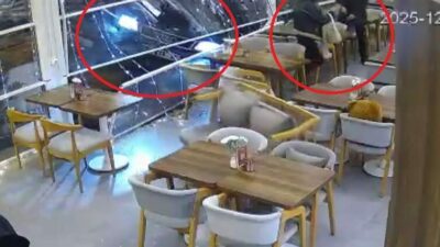 Otomobil kafeye daldı