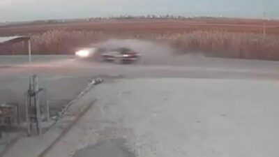 Otomobiller çarpıştı: 4’ü çocuk, 8 yaralı