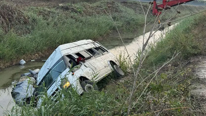 İşçi servisi devrildi: 18 yaralı