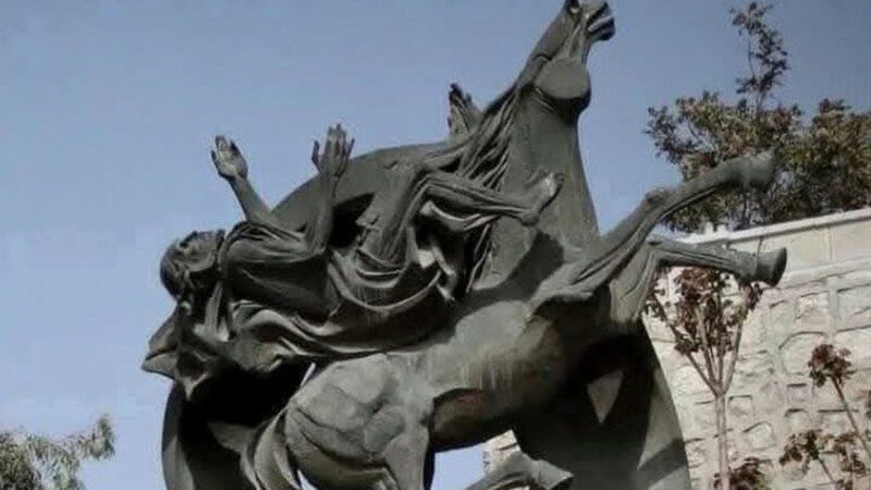 Papa’nın hediye ettiği heykel çalındı Suriye’nin başkenti Şam'da, Papa 2’nci John Paul tarafından Aziz Pavlus