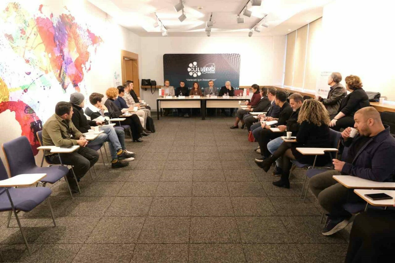 Bursa’da Teknoloji Sahnesi’nde akıllı şehircilik konuşuldu