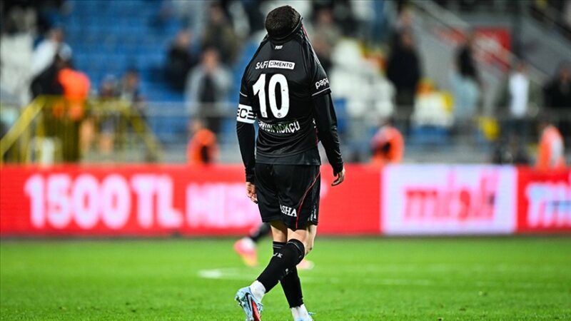 Beşiktaşlı futbolcular, ligin ilk yarısında 41 sarı kart, 3 kırmızı