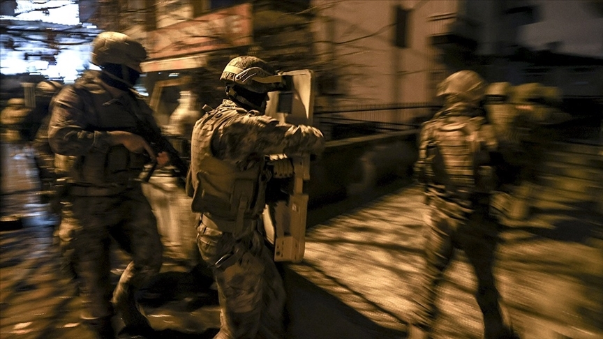 Uyuşturucu baskınında çatışma: 1 polis şehit