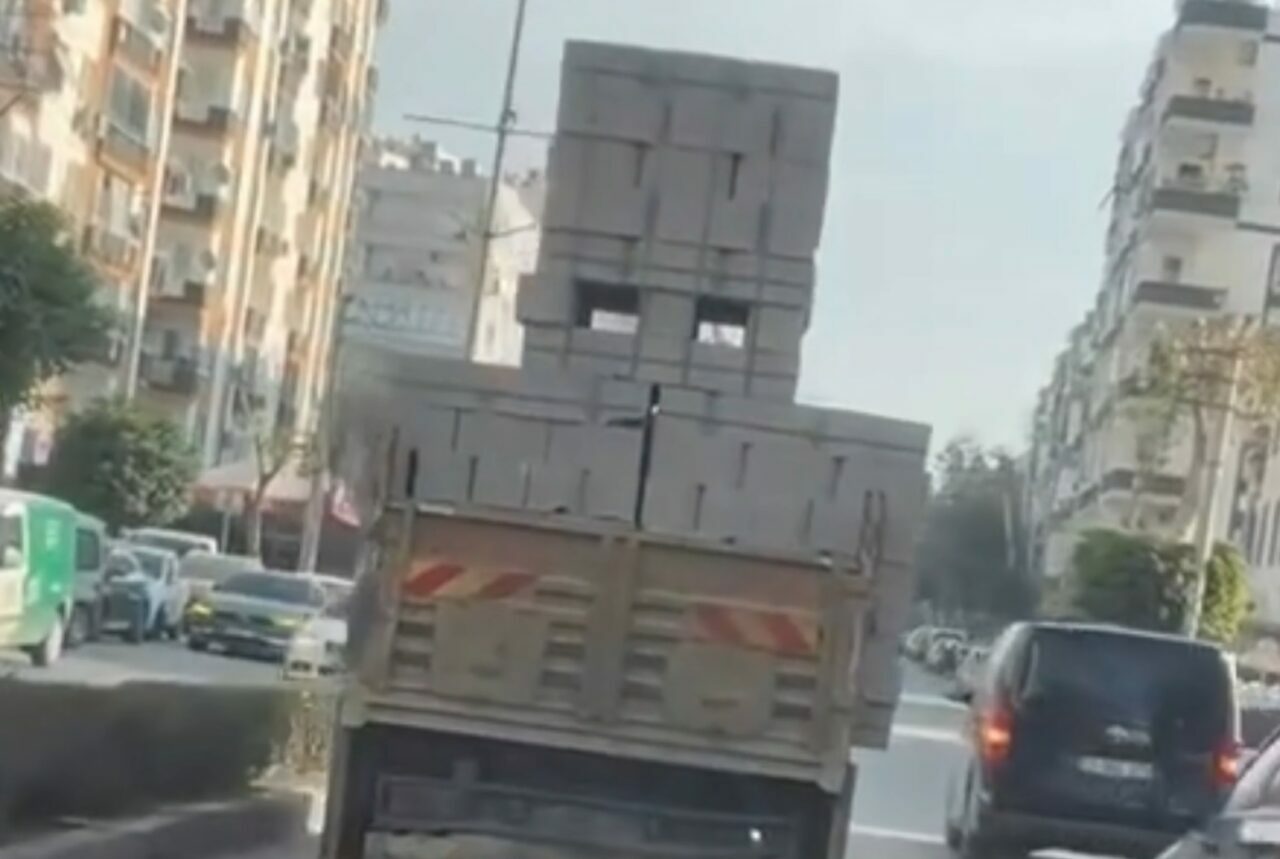 Trafiği tehlikeye düşürdü, yaptığı cezasız kalmadı Trafiği tehlikeye düşürdü, yaptığı cezasız kalmadı