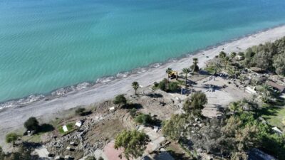 Turizm ilçesinde imara aykırı yapıların yıkımı sürüyor