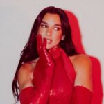 Minik bikiniyle ayna pozu! Yaktı geçti…