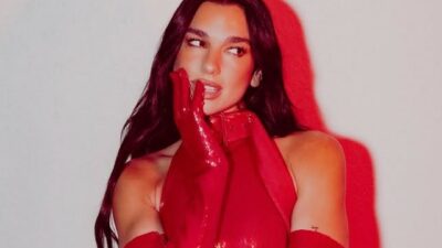 Minik bikiniyle ayna pozu! Yaktı geçti…