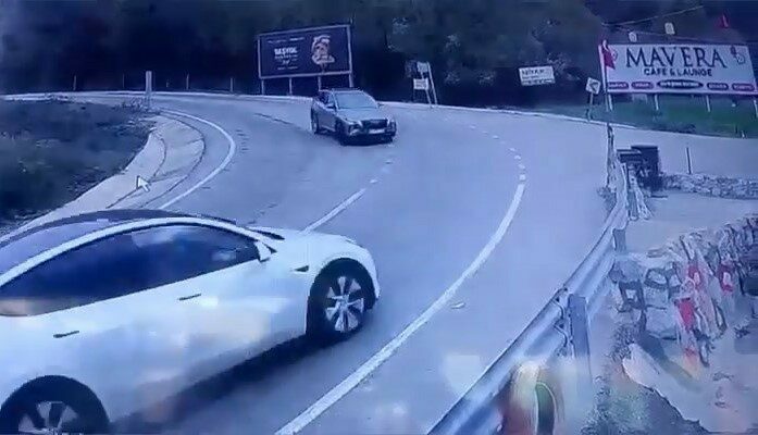 Bursa’da Uludağ yolu buz pistine döndü! Kazalar kamerada… Bursa’da Uludağ yolu buz pistine döndü! Kazalar kamerada…