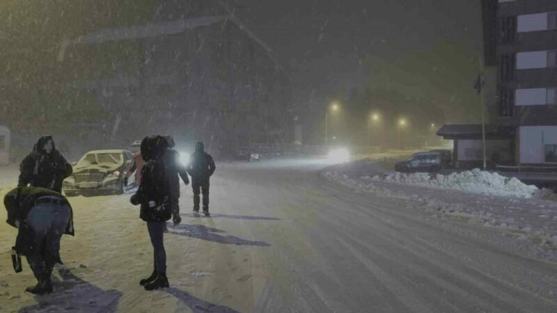 Uludağ’da kar yağışı! Yeniden beyaza büründü