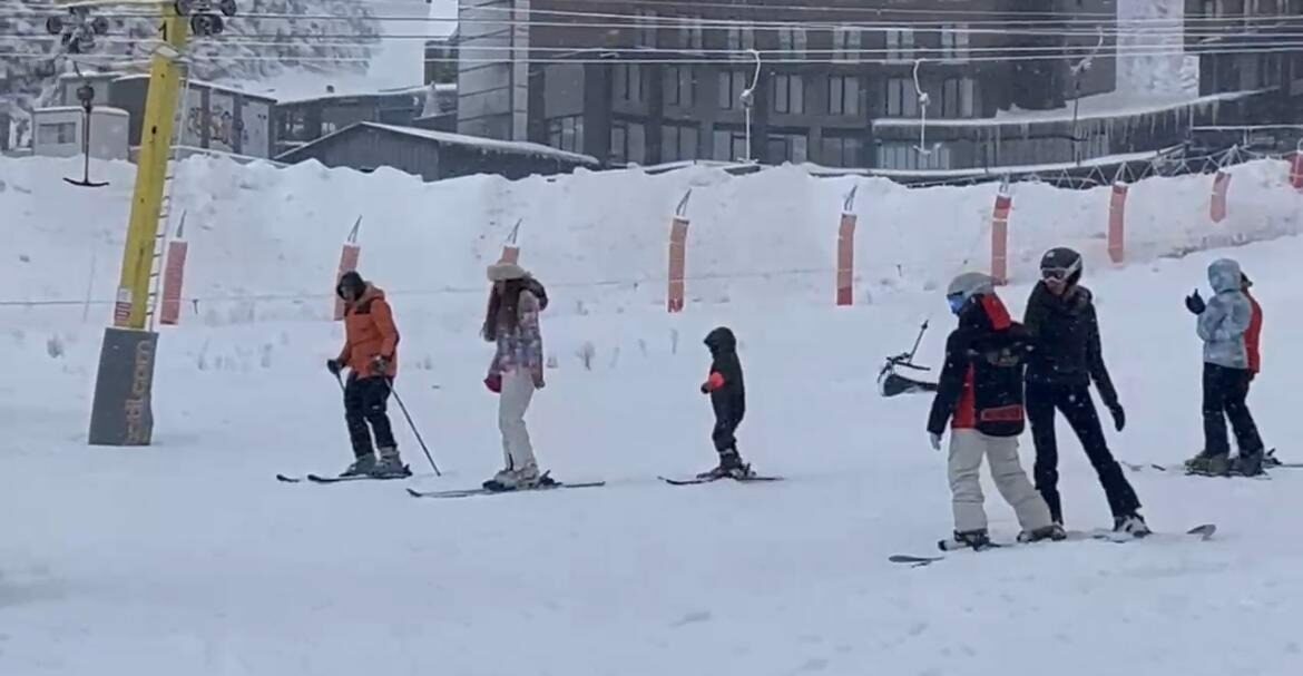 Görüntüler Uludağ’dan… Yılbaşına saatler kala pistler doldu Görüntüler Uludağ’dan… Yılbaşına saatler kala pistler doldu