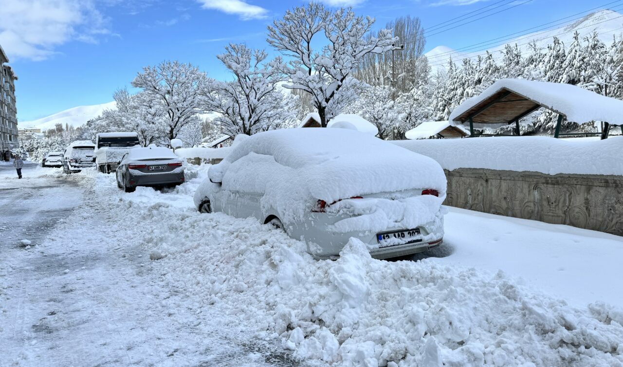 17 ilde yoğun kar: 4 binden fazla yol ulaşıma kapandı