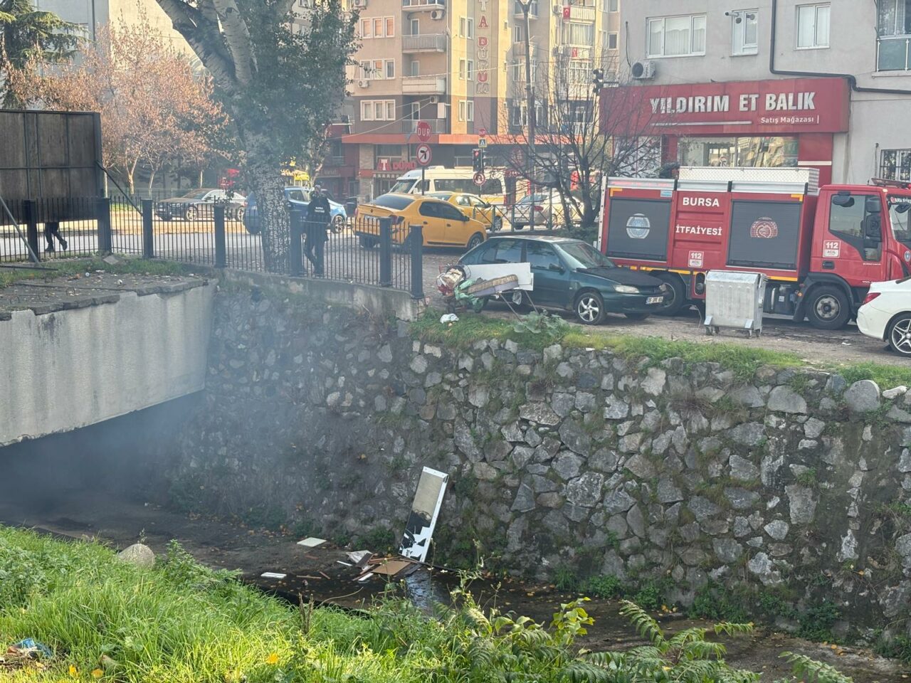 Bursa’nın merkezinde panik anları! Köprü altında korkutan yangın Bursa’nın merkezinde panik anları! Köprü altında korkutan yangın