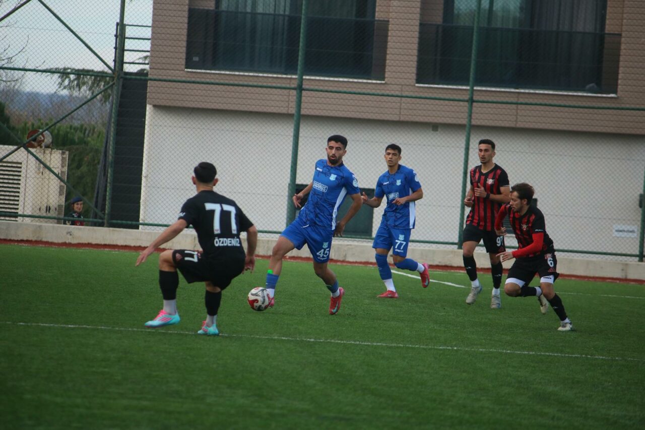 3. Lig’de zirvenin ortağı Bursa ekibi 1 puana razı oldu 3. Lig’de zirvenin ortağı Bursa ekibi 1 puana razı oldu