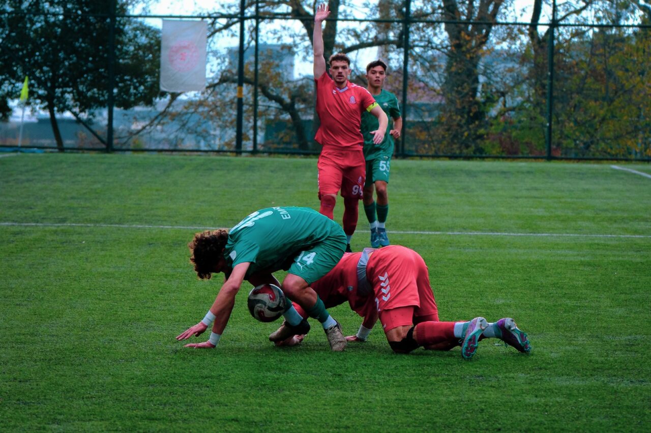 Bursaspor Başkanı Çelik’ten pilot takım maçındaki karara tepki Bursaspor Başkanı Çelik’ten pilot takım maçındaki karara tepki