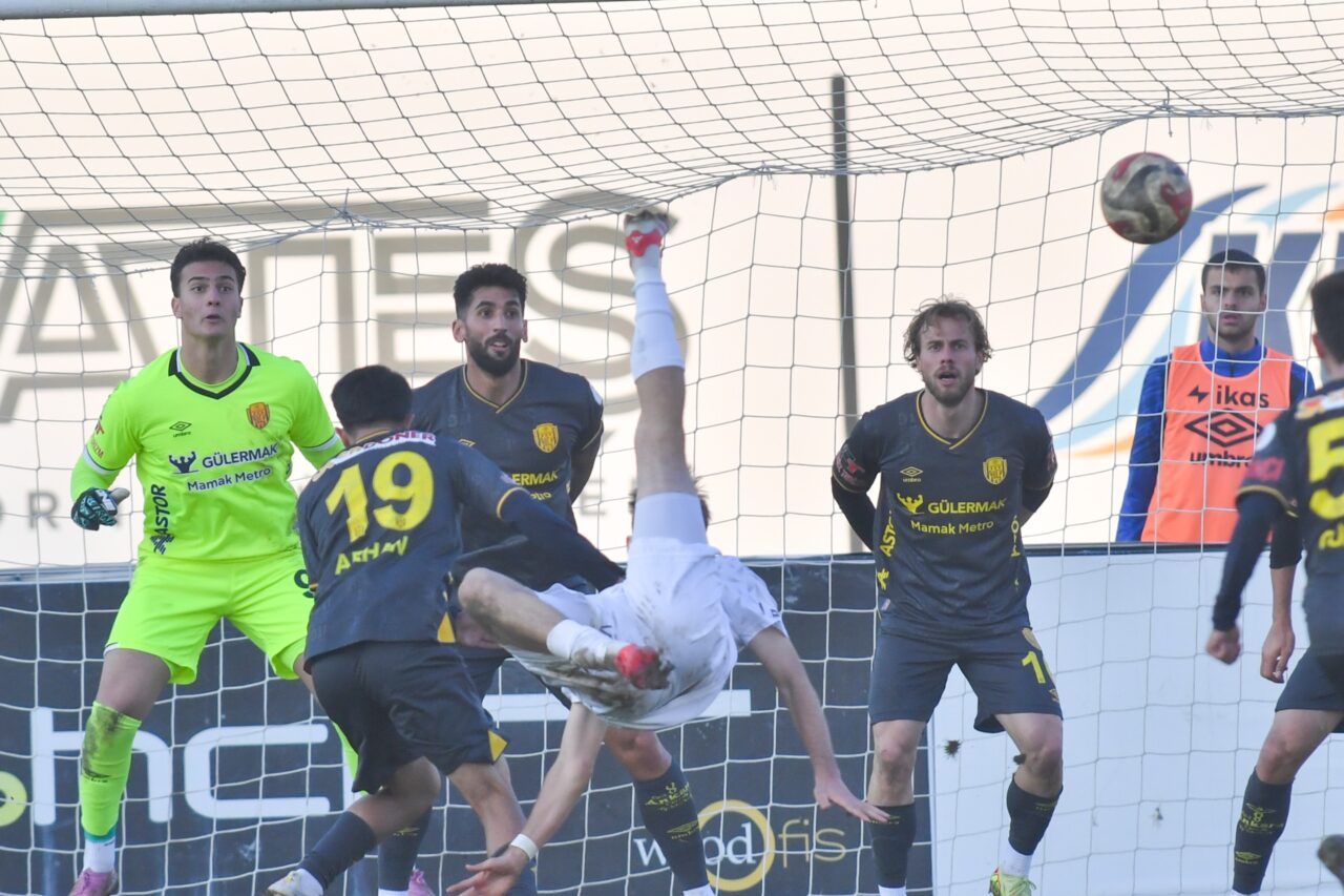 2.Lig’deki Bursa ekibi evinde vurgun yedi! 2.Lig’deki Bursa ekibi evinde vurgun yedi!