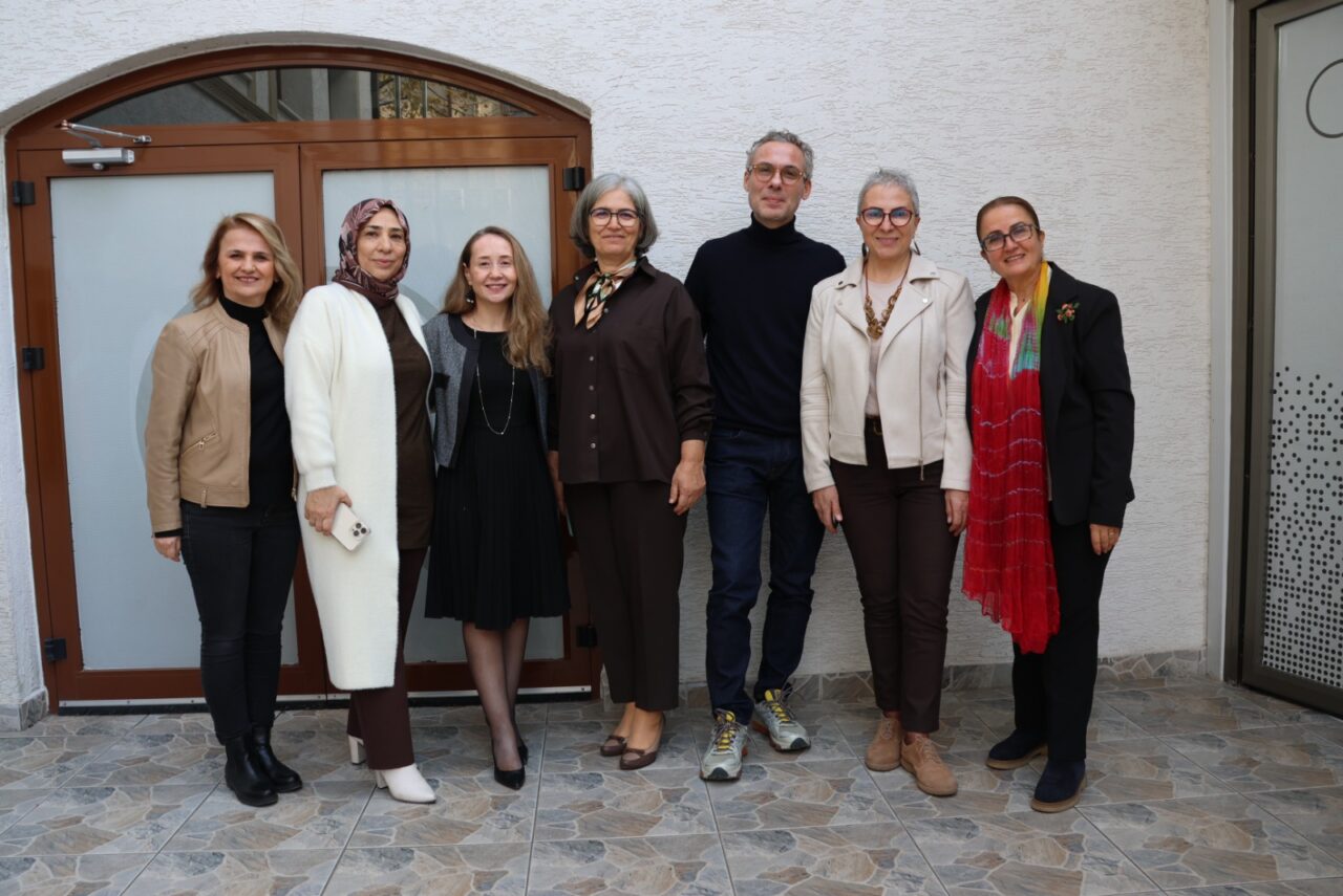 Bursa’da moda rüzgarı! Ünlü modacı Özgür Masur Bursa Olgunlaşma Enstitüsü’nde Bursa’da moda rüzgarı! Ünlü modacı Özgür Masur Bursa Olgunlaşma Enstitüsü’nde