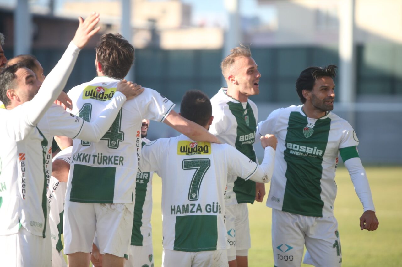 Bursaspor ligde ilk yarıyı zirvede tamamladı!