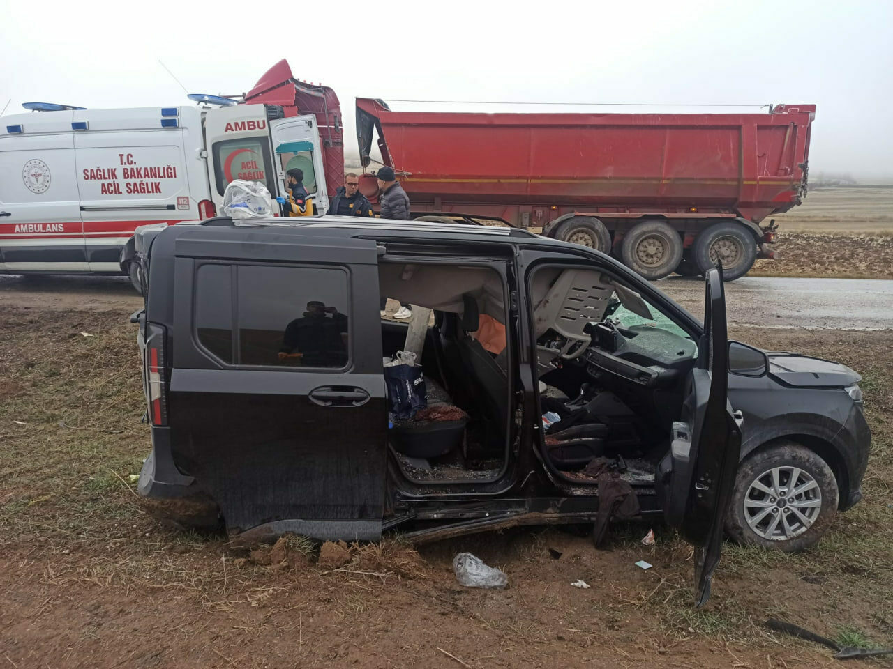 Yağış kazaya neden oldu! Ölümden döndüler Yağış kazaya neden oldu! Ölümden döndüler