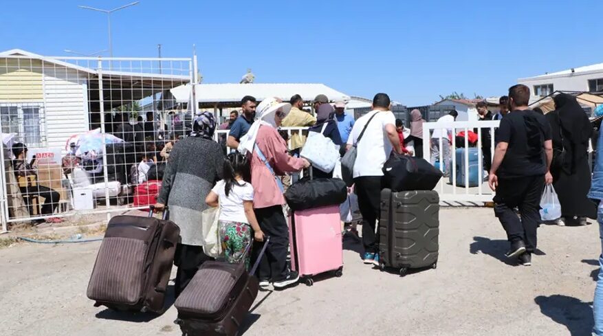 Bakan Yerlikaya ülkesine dönen Suriyeli sayısını açıkladı Bakan Yerlikaya ülkesine dönen Suriyeli sayısını açıkladı