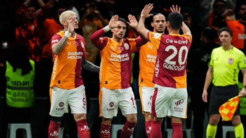 Galatasaray, Süper Lig'de Kasımpaşa'yı farklı mağlup etti ve ilk yarıyı