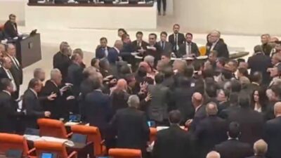 TBMM’de yumruklu kavga! Vekiller birbirine girdi…