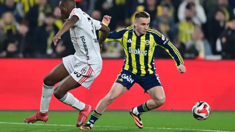 Türk futbolunun devleri Türkiye Kupası'nda karşı karşıya geldi. Kadıköy'deki mücadeleyi