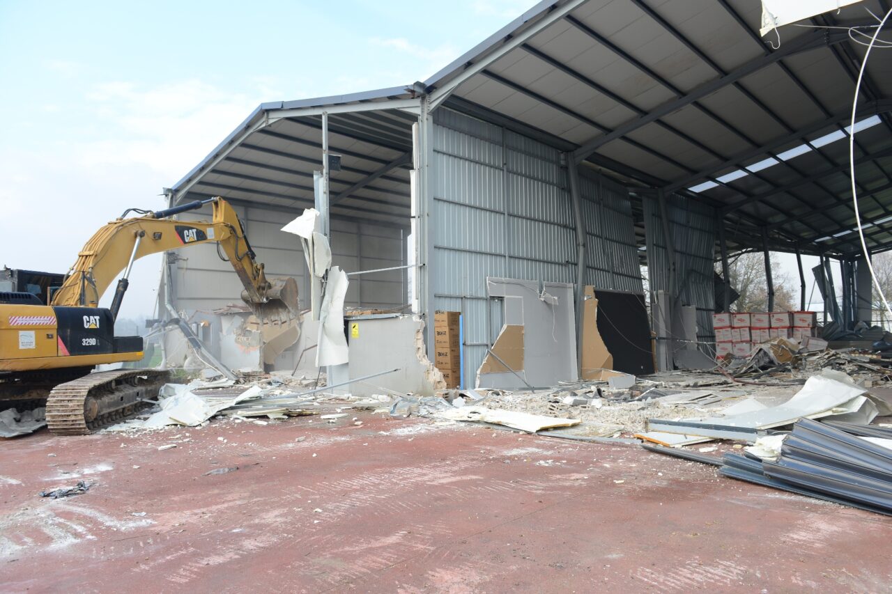 Bursa’daki kaçak yapılara yıkım